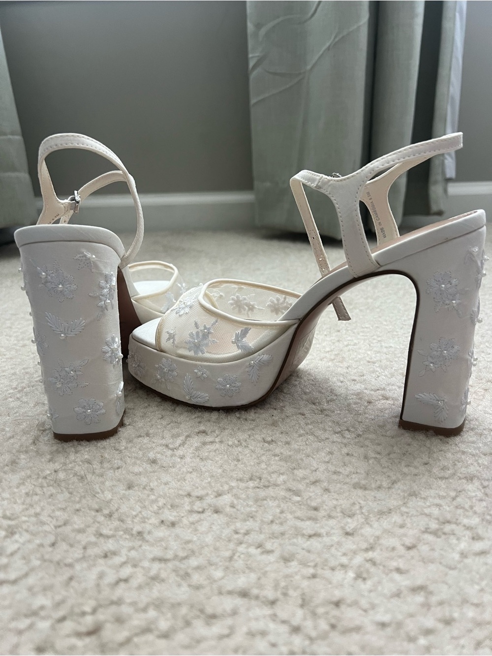 Steve Madden Ivory Floral Embroidered Platform Sandals - Picture 9 of 9